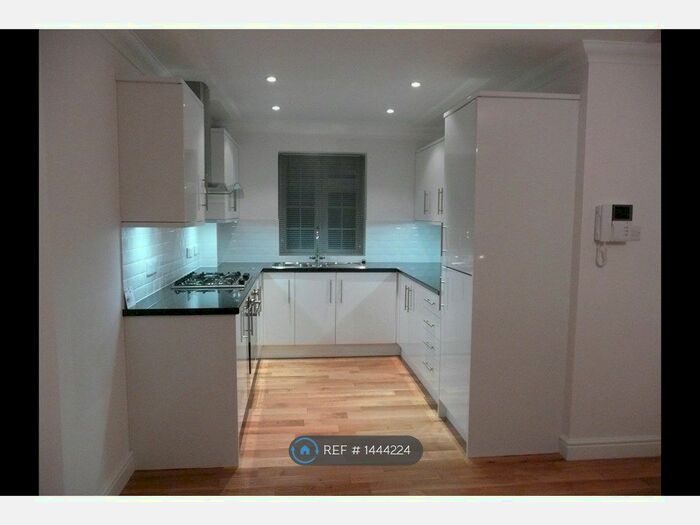 1 Bedroom Flat To Rent In High Street, Beckenham, BR3