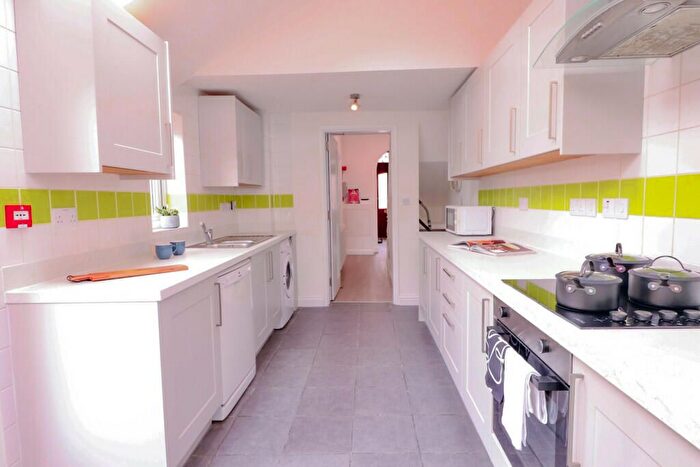 5 Bedroom Flat To Rent In Monks Road, Lincoln, LN2