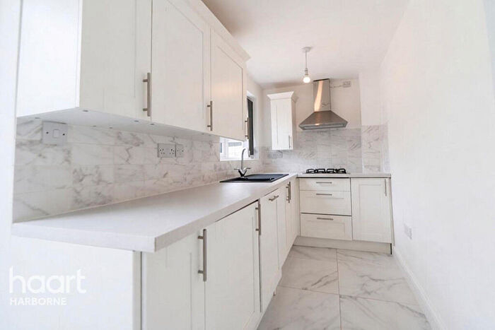 3 Bedroom Semi-Detached House For Sale In Pennard Grove, Quinton, B32