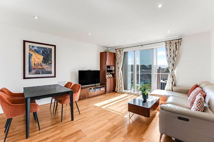 2 Bedroom Apartment For Sale In Fortune Green Road, West Hampstead, NW6