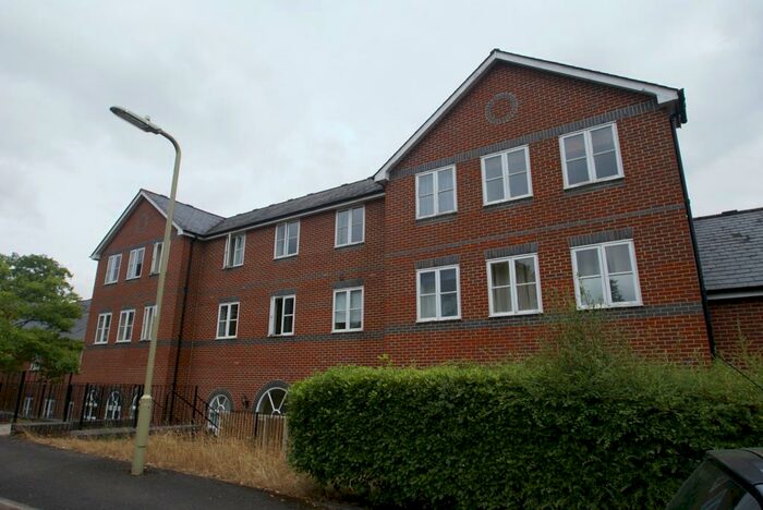 2 Bedroom Flat To Rent In Vestry Close, Andover, SP10