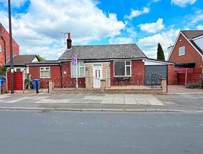 3 Bedroom Detached House For Sale In Whittles Avenue, Denton, Manchester, M34