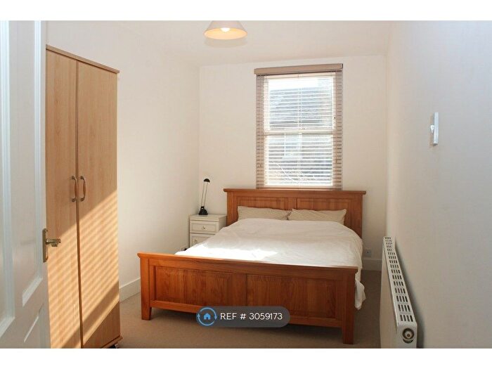 1 Bedroom Flat To Rent In Brecon Road, London, W6