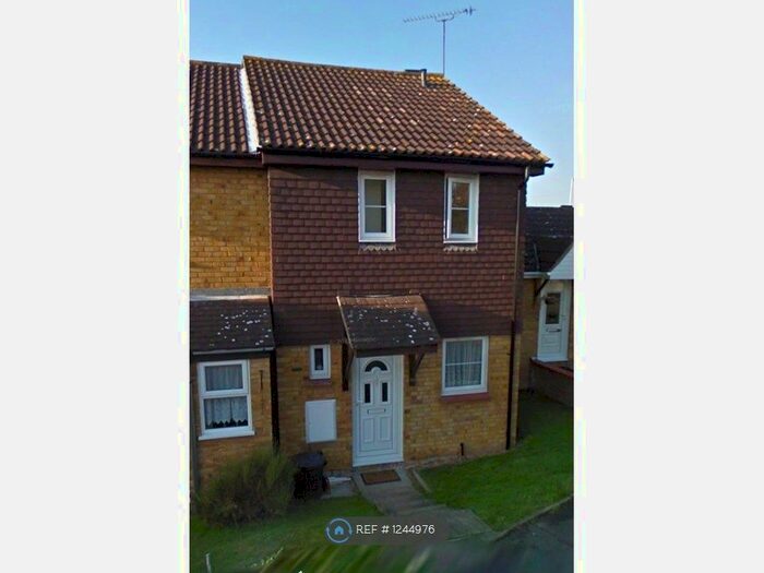 2 Bedroom Terraced House To Rent In Nayland Close, Wickford SS12