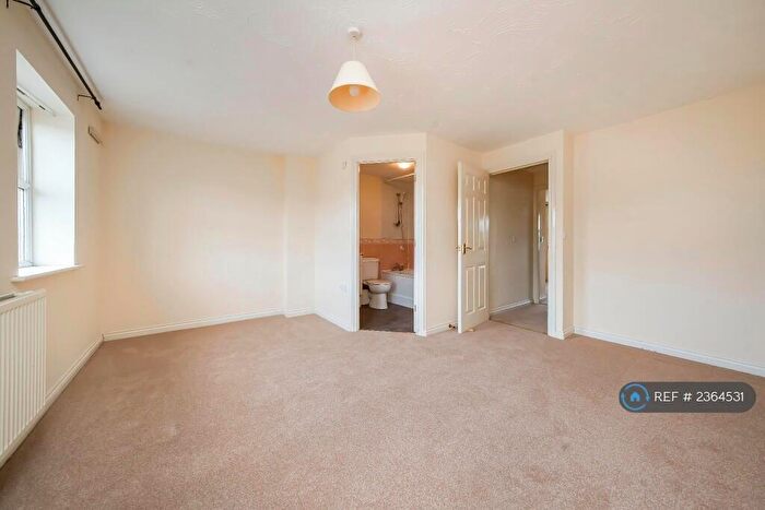 4 Bedroom Terraced House To Rent In Hurworth Avenue, Slough, SL3
