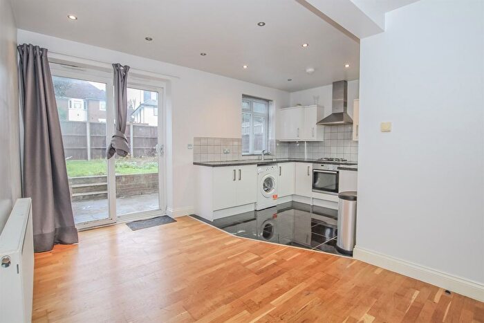 2 Bedroom Flat To Rent In Watford Way, Hendon, NW4