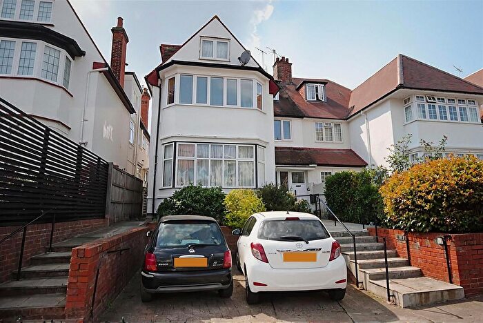 2 Bedroom Flat To Rent In West Heath Drive, NW11