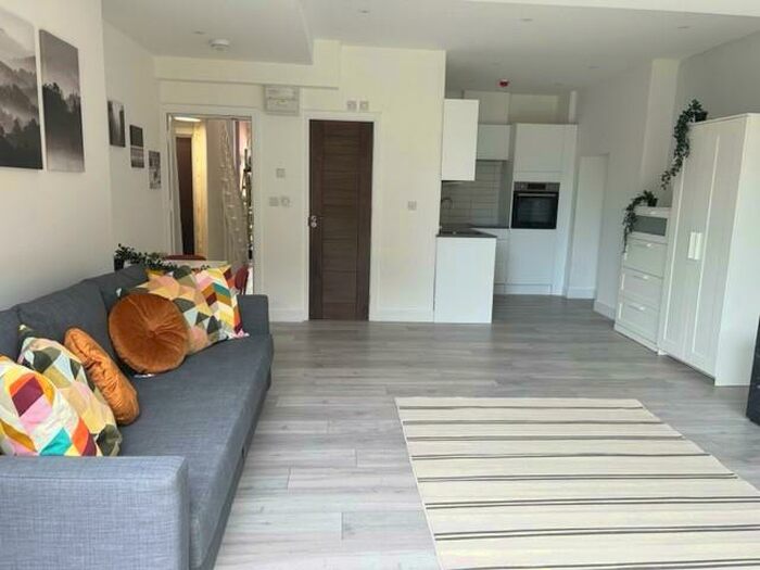 Studio To Rent In Mount View Road, Crouch End, N4