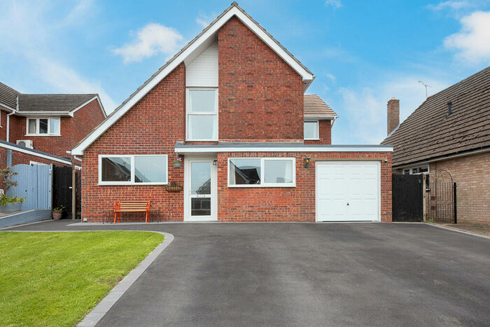 4 Bedroom Detached House To Rent In Meadow Rise, Lacey Green, Buckinghamshire, HP27