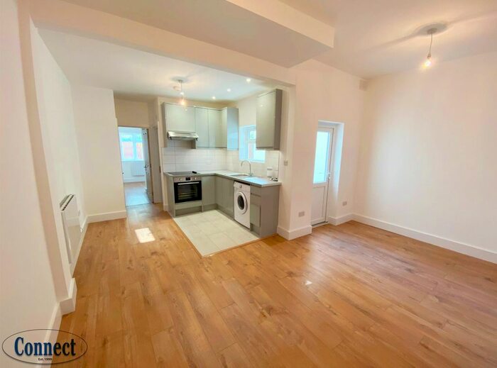 1 Bedroom Flat To Rent In Kitchener Road, London, N17