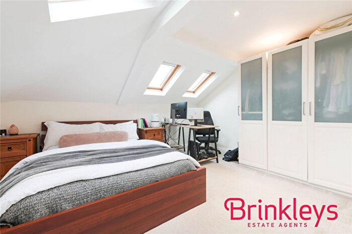 3 Bedroom Flat To Rent In Alexandra Road, Wimbledon, SW19