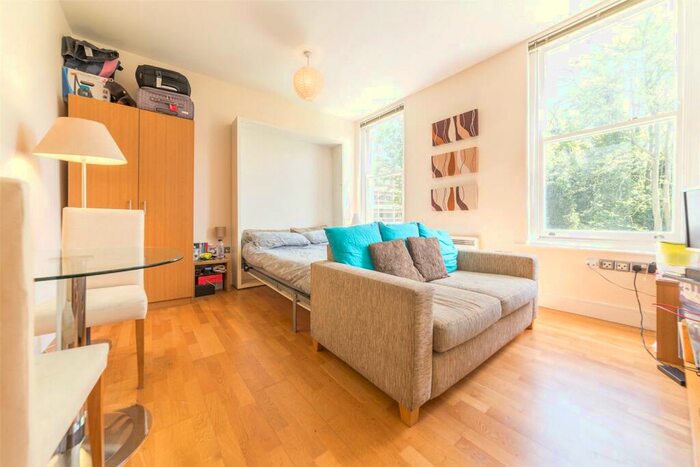 Apartment To Rent In Breakspears Road, London, SE4