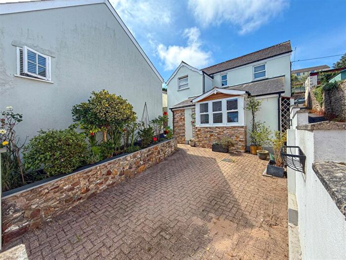 4 Bedroom Detached House For Sale In Irsha Street, Appledore, EX39
