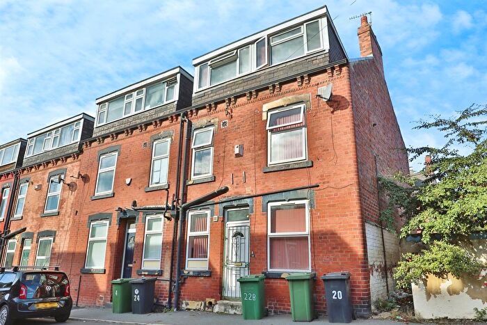3 Bedroom End Of Terrace House For Sale In Kelsall Terrace, Leeds, LS6
