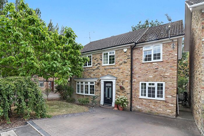 4 Bedroom Property For Sale In Turpins Rise, Windlesham, GU20