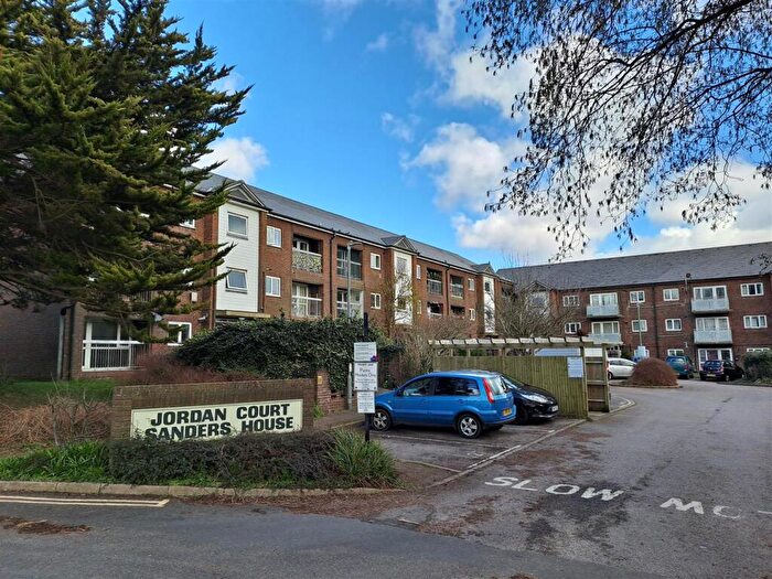2 Bedroom Flat For Sale In Ingram Crescent West, Hove, BN3