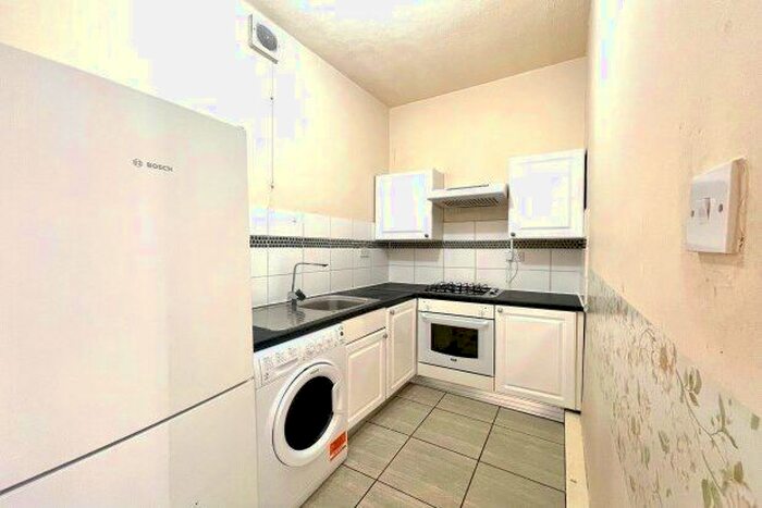 1 Bedroom Flat To Rent In Mayfair Avenue, Ilford, IG1