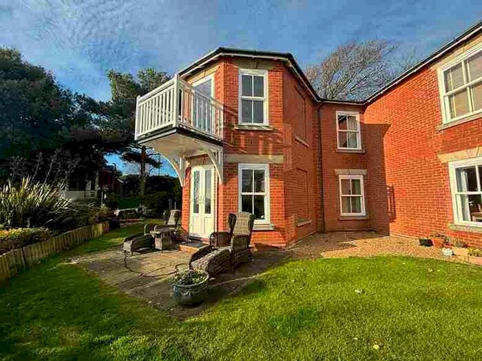 2 Bedroom Apartment To Rent In Beach Place, Felixstowe, IP11
