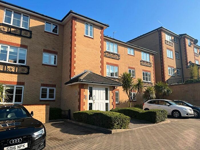 2 Bedroom Flat For Sale In Stoneleigh Road, Clayhall, IG5