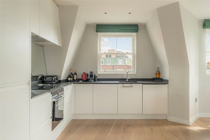 2 Bedroom Flat For Sale In Old Brompton Road, Earls Court, SW5