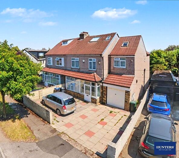 6 Bedroom Semi-Detached House For Sale In Garden Lane Bradford, BD9