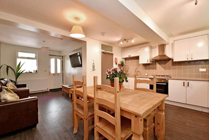 4 Bedroom House To Rent In Western Road, Crookes, S10