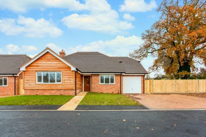 4 Bedroom Detached Bungalow To Rent In Upton Grey, RG25