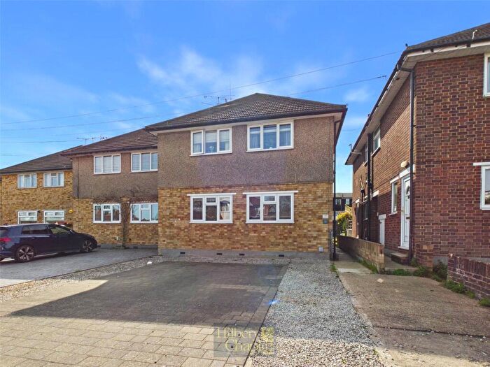 2 Bedroom Maisonette For Sale In Hunter Avenue, Shenfield, Brentwood, Essex, CM15
