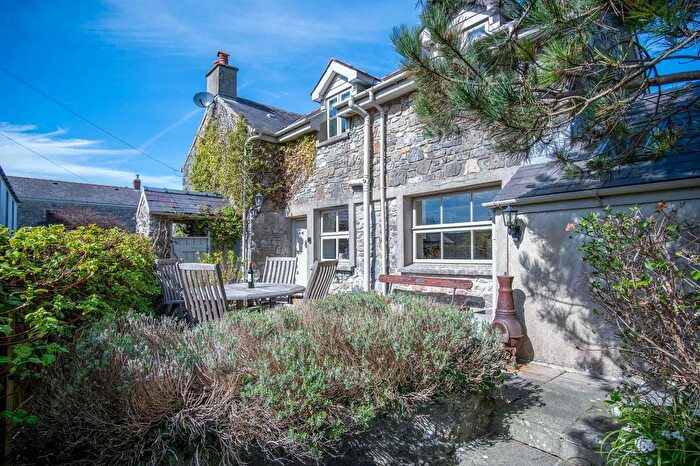 3 Bedroom Property For Sale In St. Florence, Tenby, SA70