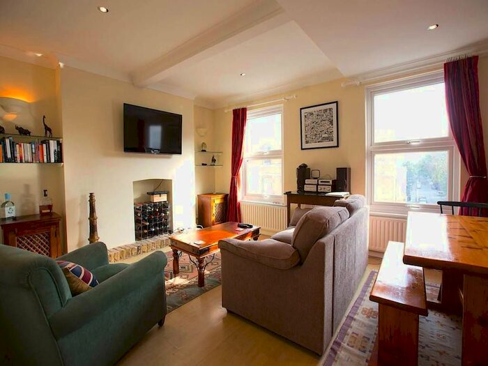 2 Bedroom Flat To Rent In Landor Road, London, SW9