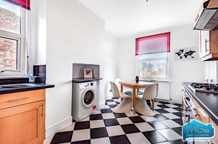 2 Bedroom Maisonette To Rent In Manor Park Road, East Finchley, N2