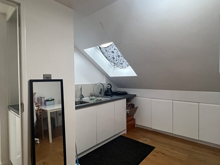 1 Bedroom Property To Rent In Lingfield Avenue, Kingston Upon Thames, KT1