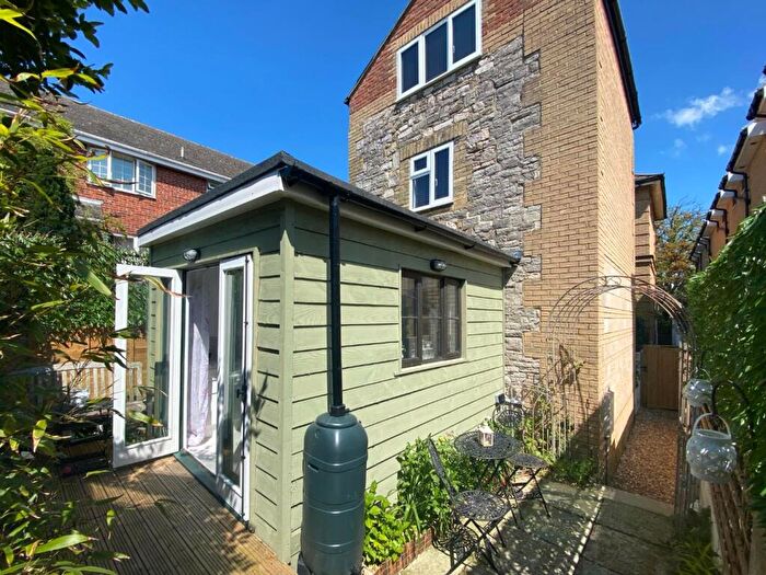 2 Bedroom Detached House For Sale In *Chain Free + Parking* Park Road, Ryde, PO33