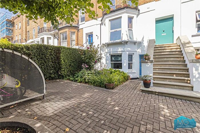 2 Bedroom Apartment For Sale In Hanley Road, London, N4