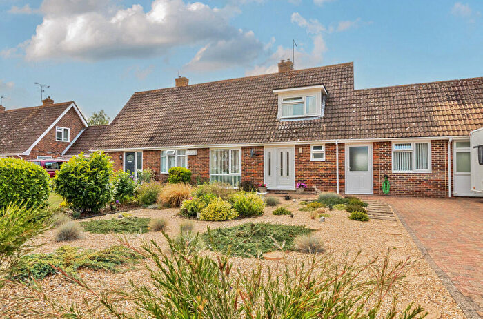 3 Bedroom Semi-Detached House For Sale In Meadow Way, Westergate, Chichester, PO20