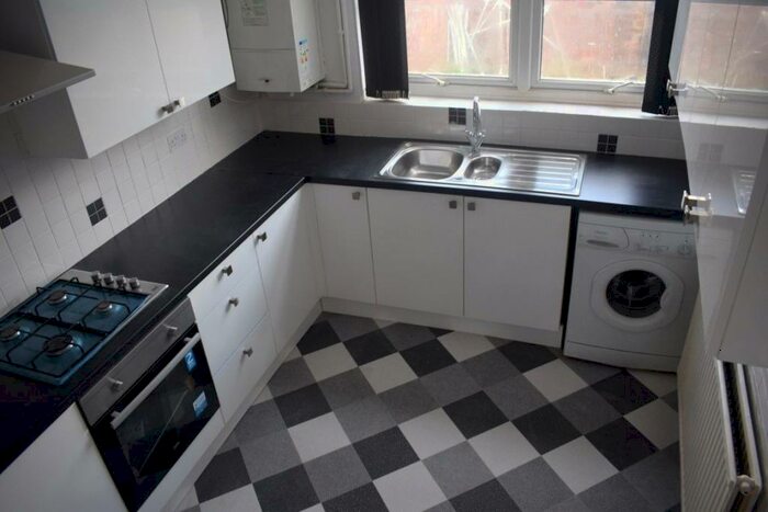 4 Bedroom Terraced House To Rent In Whitby Road, Fallowfield, M14