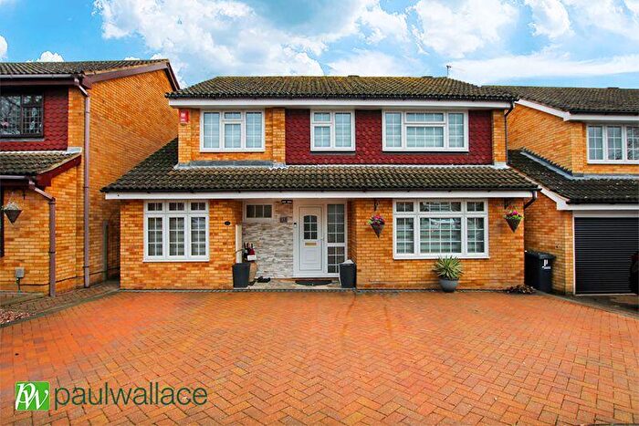 4 Bedroom Detached House For Sale In Tennand Close, West Cheshunt, EN7