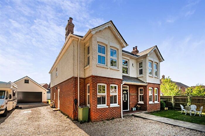 4 Bedroom Detached House For Sale In Brook Lane, Warsash, SO31