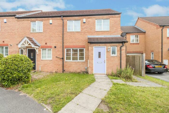 3 Bedroom House To Rent In Murray Close, Nottingham, NG5