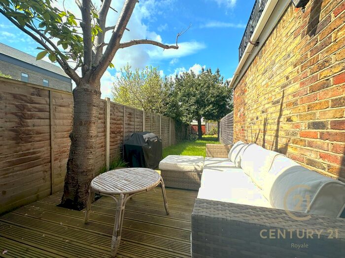 2 Bedroom Flat To Rent In Beaufort Road, Kingston Upon Thames, KT1