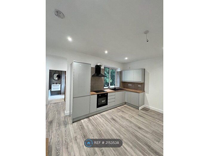 2 Bedroom Flat To Rent In Mere Lane, Rochdale, OL11