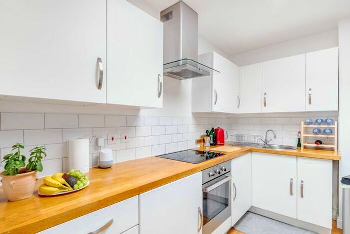 1 Bedroom Flat To Rent In Uxbridge Road, Shepherd's Bush, London, W12