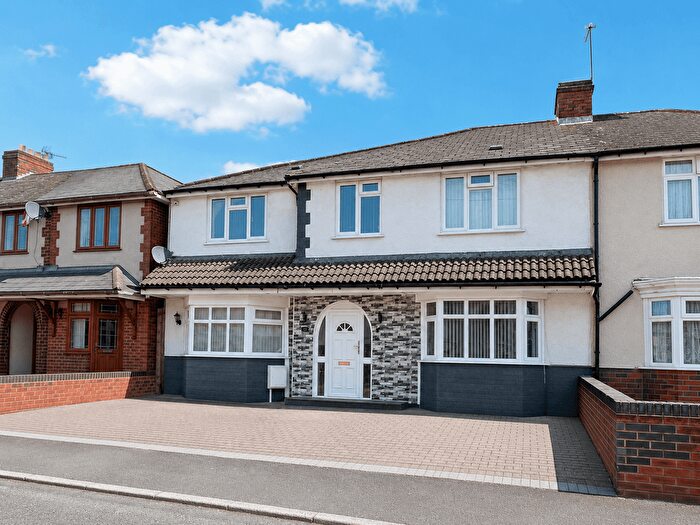 5 Bedroom Semi-Detached House For Sale In West Bromwich, B70