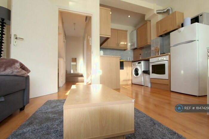 2 Bedroom Flat To Rent In Chapel Market, London, N1