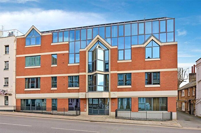 1 Bedroom Flat For Sale In Sheet Street, Windsor, Berkshire, SL4