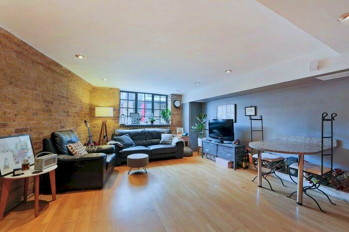 2 Bedroom Apartment To Rent In The Chandlery Gowers Walk, E1