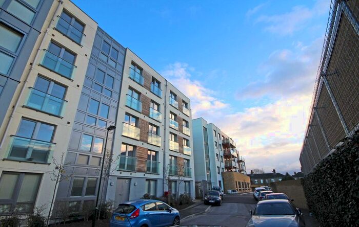 1 Bedroom Flat To Rent In Orchard Road, Richmond, TW9