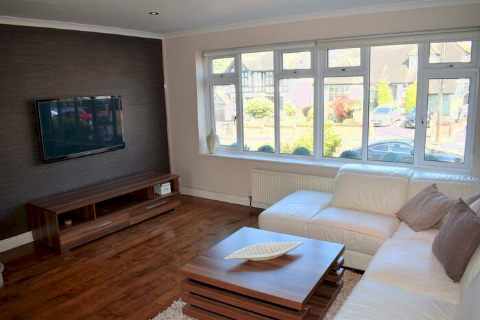 4 Bedroom Terraced House To Rent In Mount Echo Avenue, Chingford, E4