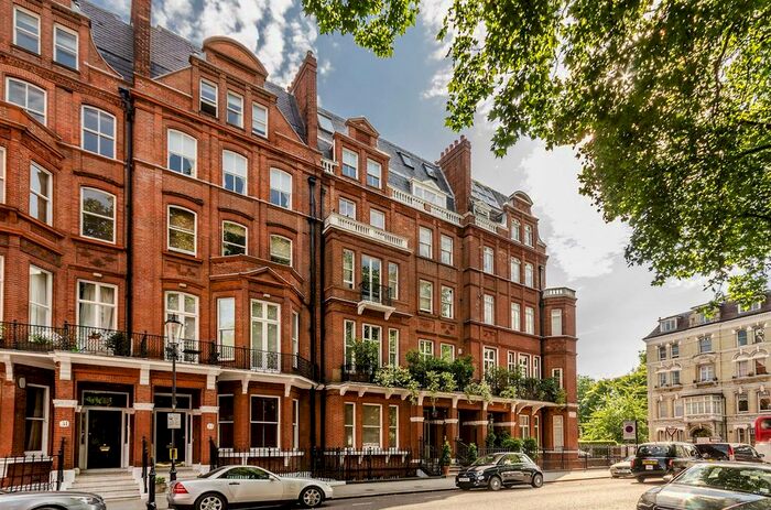 2 Bedroom Flat To Rent In Cranley Gardens, South Kensington, London, SW7