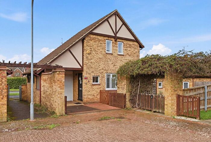 2 Bedroom Semi-Detached House For Sale In Rosecroft Close, Langdon Hills, SS16